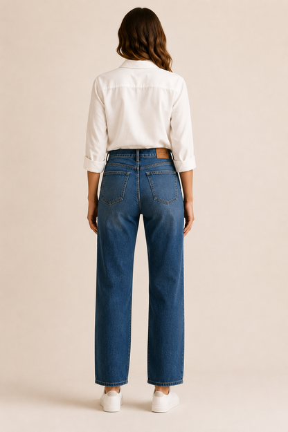 THE EASE™ Relaxed Straight-Leg Jeans