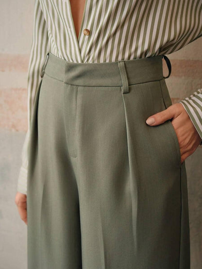 Women's High-Waisted Wide-Leg Pleated Trousers with Zipper Closure